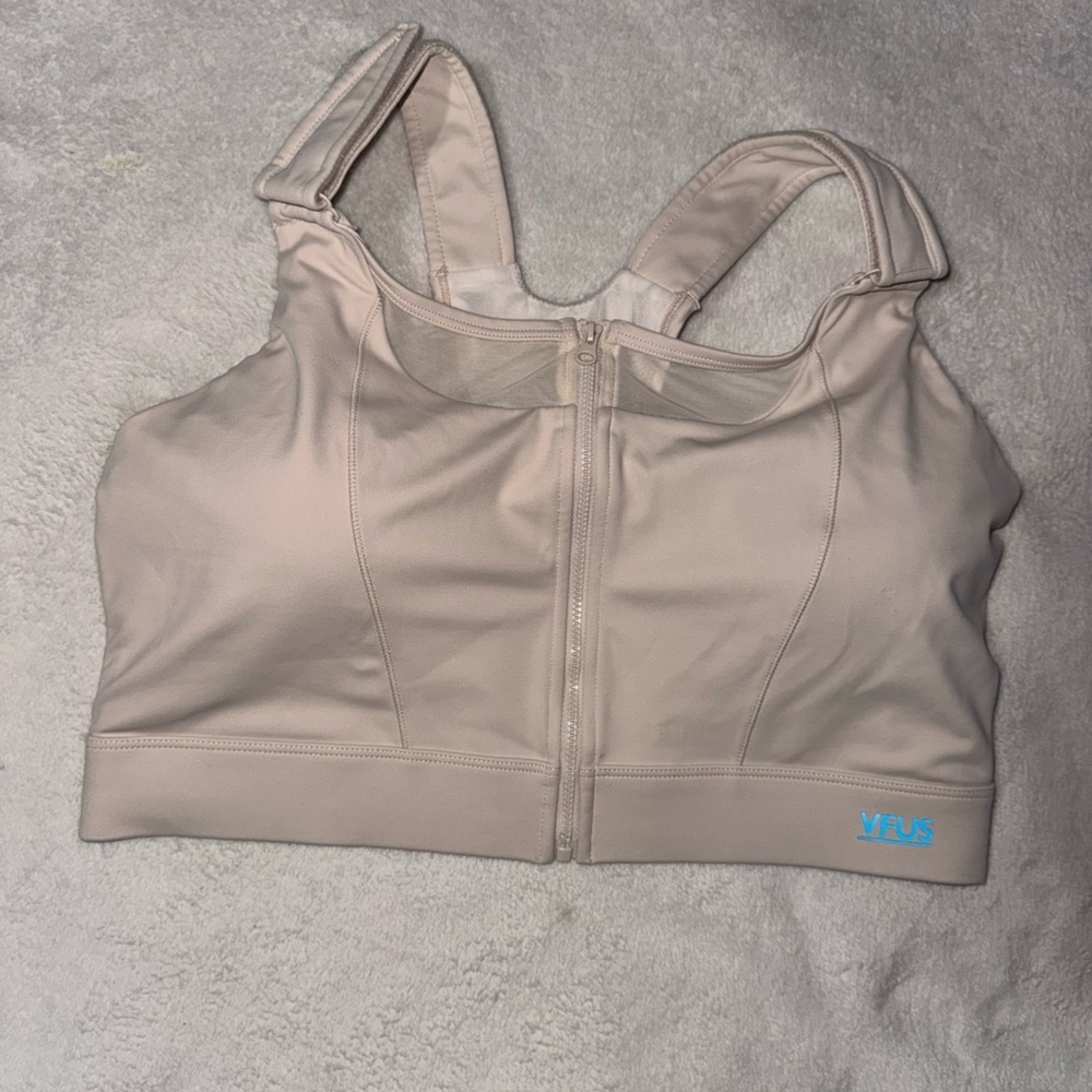 VFUS Front-Zip Sports Bra